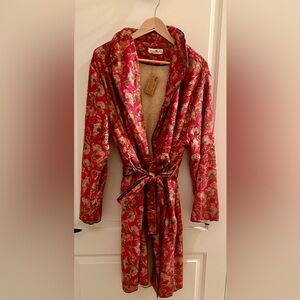 NATURAL LIFE Woman’s Cozy Blanket Robe in Pink Medallion